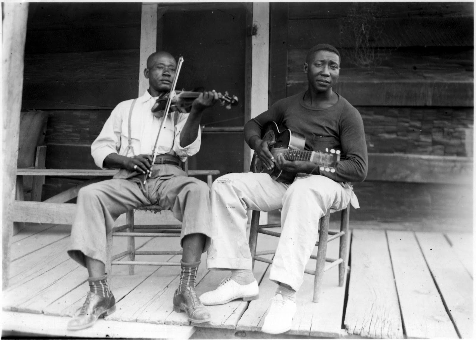 Muddy Waters y Son Simms en primera grabación de Waters.