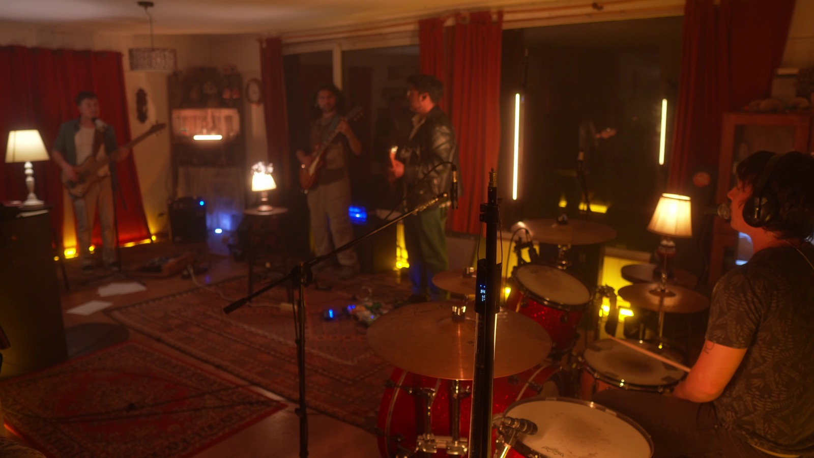 VON PLUMA celebra 1 año del disco BLOODY TREE